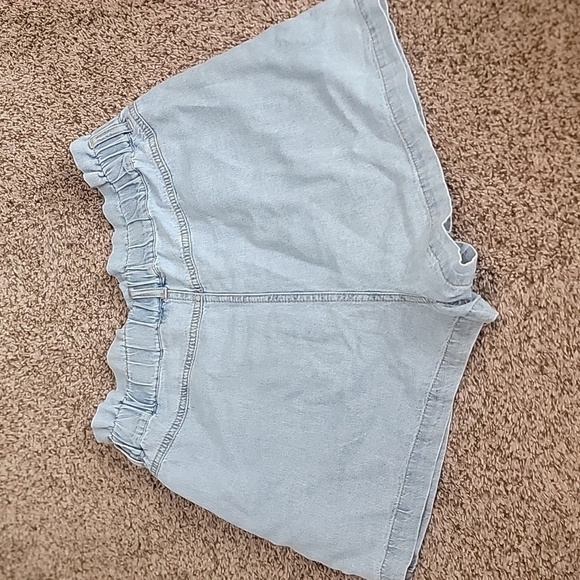 LONE Tree paperbag waisted shorts. Large. - Picture 4 of 4
